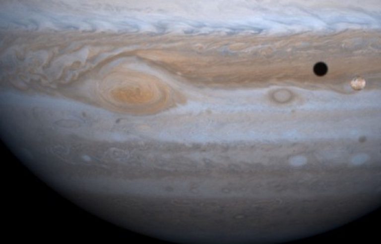 Giove, gli oceani di Europa potrebbero contenere il doppio della massa di acqua presente sulla Terra Giove, gli oceani di Europa potrebbero contenere il doppio della massa di acqua presente sulla Terra