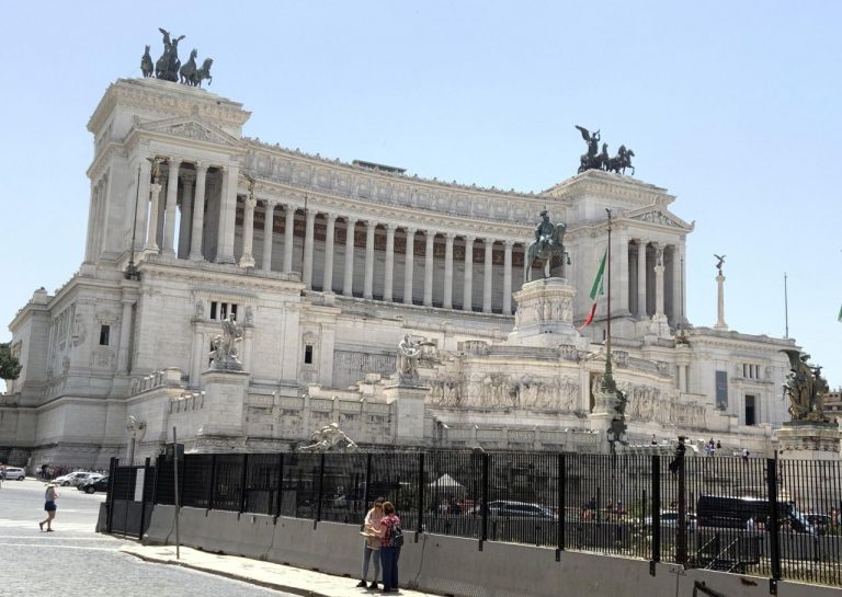 METEO ROMA – Tanto SOLE e clima ESTIVO sulla Capitale, MALTEMPO in arrivo nel WEEKEND, ecco le previsioni