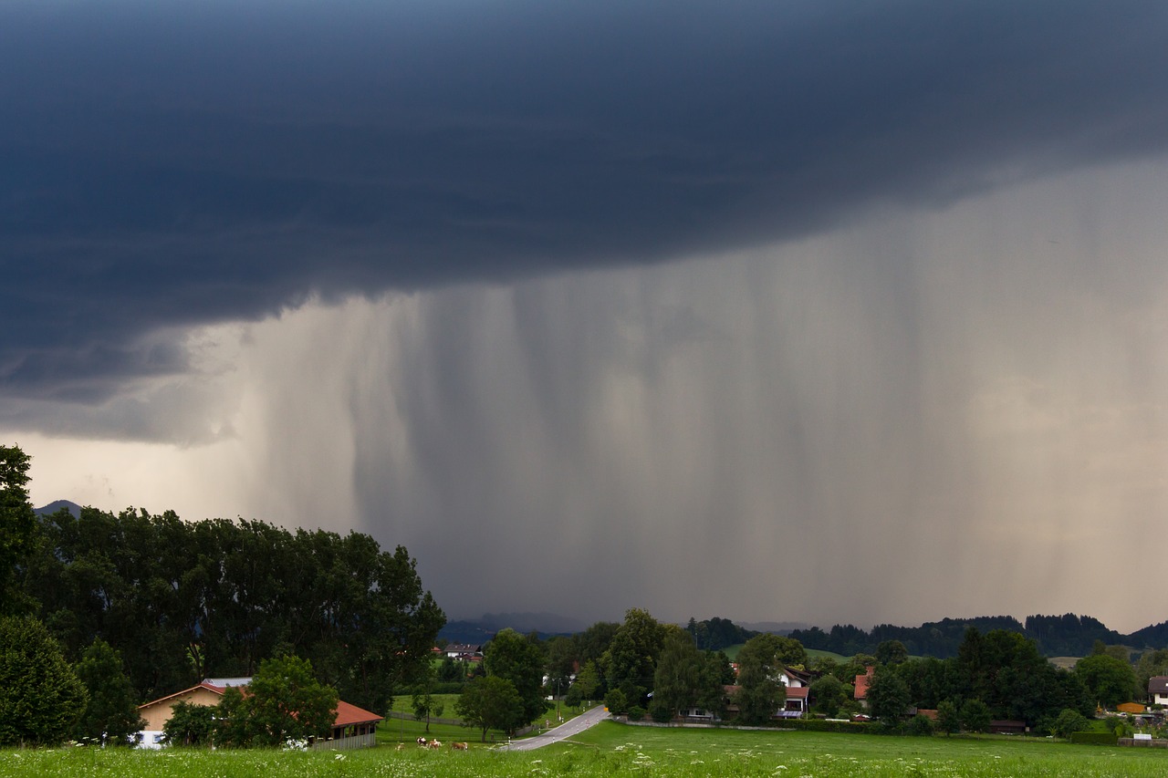 METEO ITALIA – Violenti NUBIFRAGI nelle prossime ore: GRANDINATE e possibili ALLAGAMENTI, ecco dove