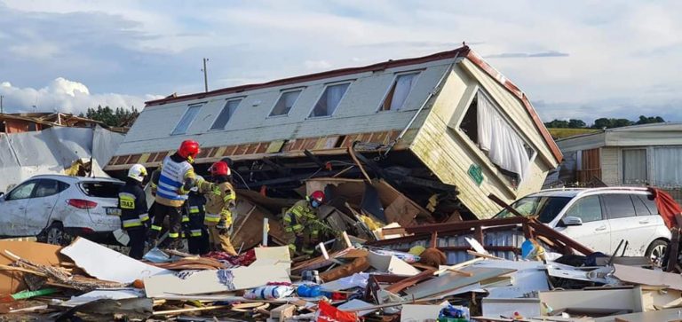 METEO – TORNADO si abbatte sulla POLONIA, almeno 6 feriti e tanti danni; il video METEO – TORNADO si abbatte sulla POLONIA, almeno 6 feriti e tanti danni; il video