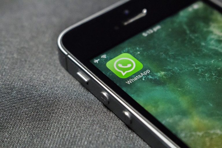 WhatsApp, ecco come mostrarsi invisibili anche se si è online