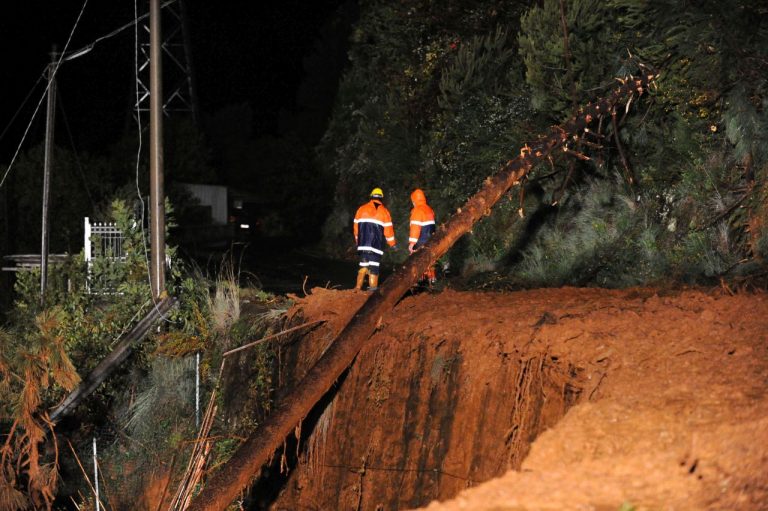 METEO – Forte MALTEMPO in atto al NORD ITALIA: uomo disperso nel varesotto travolto da un torrente in piena METEO – Forte MALTEMPO in atto al NORD ITALIA: uomo disperso nel varesotto travolto da un torrente in piena