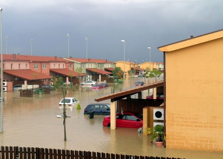 METEO – Maltempo, NUBIFRAGIO si abbatte sulla città costiera: allagamenti e disagi. Prossime ore ancora a rischio, i dettagli