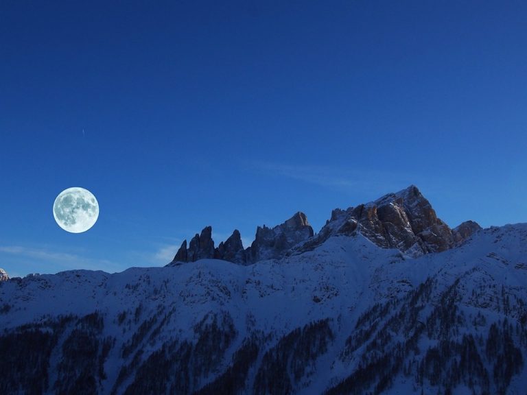 Cade dal monte Sciliar e fa un volo di 200 metri: morta scalatrice di 35 anni, ecco dove