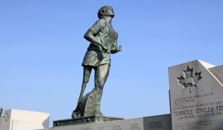 Chi è Terry Fox, il protagonista del Doodle di Google oggi: ecco le sue imprese