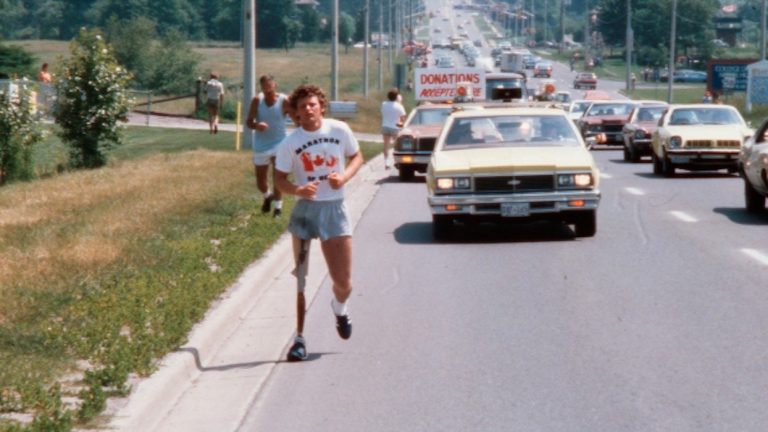 Terry Fox, ecco chi è l’atleta celebrato nel doodle Google di domenica 13 settembre 2020