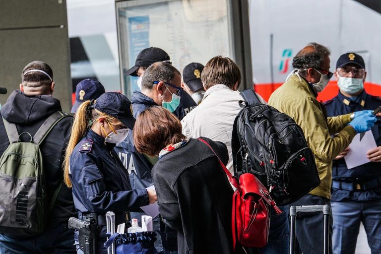 Coronavirus, ecco cosa si potrà fare nel periodo di Natale: le regole del nuovo DPCM Coronavirus, ecco cosa si potrà fare nel periodo di Natale: le regole del nuovo DPCM