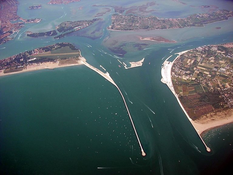 Meteo Venezia – Possibile record storico di marea: superati i 200 centimetri alla diga