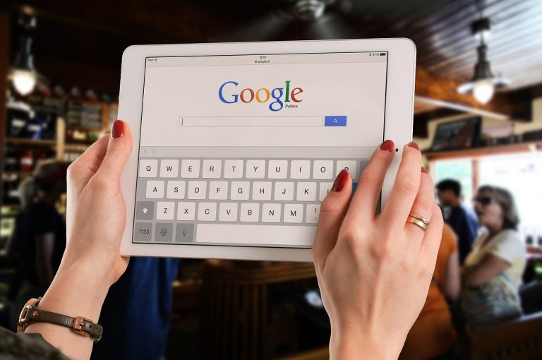 Google, ora è possibile cercare una canzone fischiettandola o canticchiandola: ecco come Google, ora è possibile cercare una canzone fischiettandola o canticchiandola: ecco come
