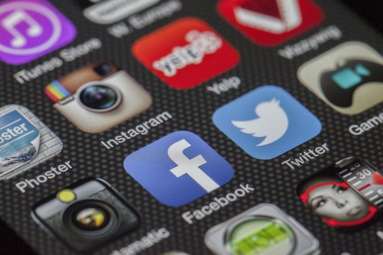 Facebook Neighborhoods, la funzionalità per entrare in contatto con i nostri vicini: ecco come funziona Facebook Neighborhoods, la funzionalità per entrare in contatto con i nostri vicini: ecco come funziona