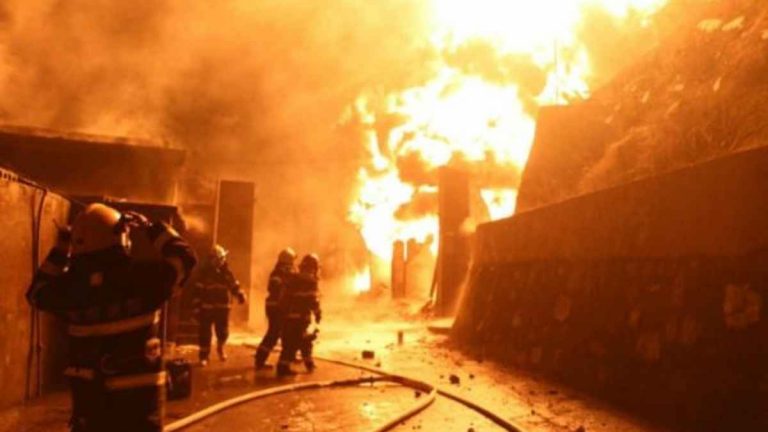 Violenta esplosione in un impianto per acciaio nella Corea del Sud: tre le vittime, soccorsi in azione Violenta esplosione in un impianto per acciaio nella Corea del Sud: tre le vittime, soccorsi in azione