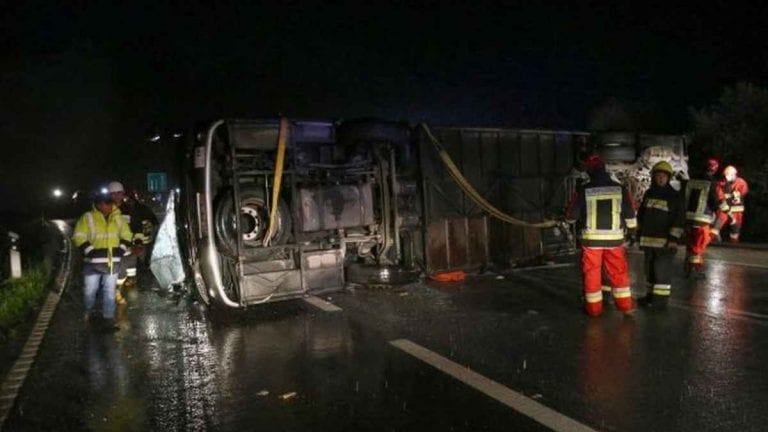 L’autobus carico di passeggeri si schianta sull’autostrada Onitsha-Awka, Nigeria: almeno sei morti e 11 feriti L’autobus carico di passeggeri si schianta sull’autostrada Onitsha-Awka, Nigeria: almeno sei morti e 11 feriti