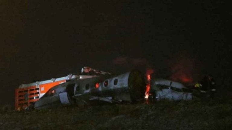 Un piccolo aereo si è schiantato in Israele: due morti e soccorsi sul posto. Si indaga sull’accaduto Un piccolo aereo si è schiantato in Israele: due morti e soccorsi sul posto. Si indaga sull’accaduto