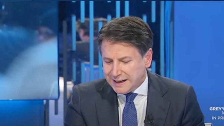 Conte tossisce ripetutamente in diretta tv su La7: cosa succede al premier? IL VIDEO Conte tossisce ripetutamente in diretta tv su La7: cosa succede al premier? IL VIDEO