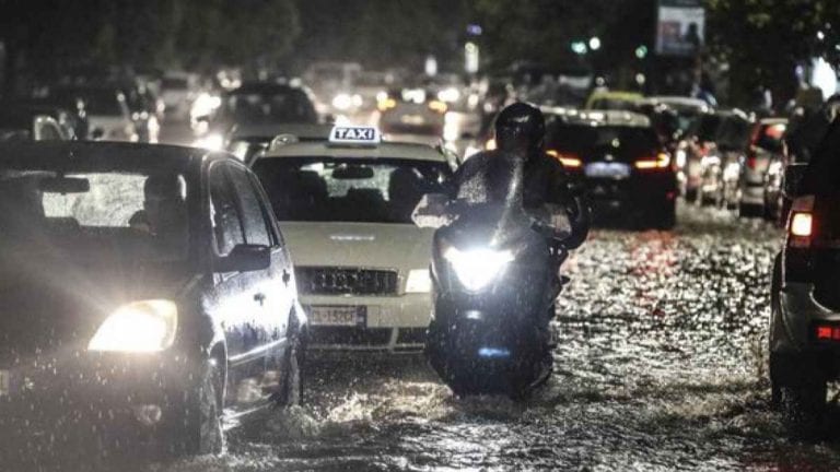 Nubifragio a Catania, persone intrappolate nei sottopassaggi allagati: ecco cosa è successo Nubifragio a Catania, persone intrappolate nei sottopassaggi allagati: ecco cosa è successo