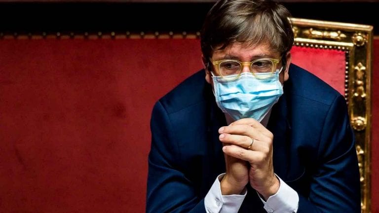 Coronavirus, Sileri dispensa parole di ottimismo: “Si va verso riaperture graduali…” Coronavirus, Sileri dispensa parole di ottimismo: “Si va verso riaperture graduali…”