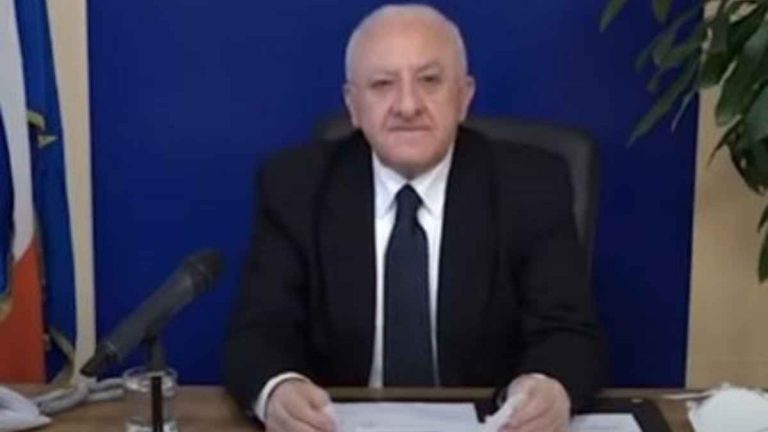 Dal governatore De Luca attacco ad alzo zero contro i non vaccinati: “Ci rimane solo il napalm…” Dal governatore De Luca attacco ad alzo zero contro i non vaccinati: “Ci rimane solo il napalm…”