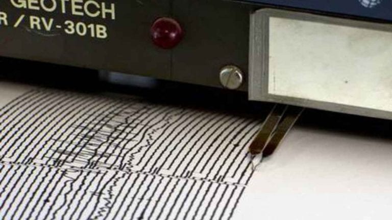 Scossa di terremoto avvertita a Pozzuoli: forte boato e tanta paura tra la popolazione. Ecco cos’è successo Scossa di terremoto avvertita a Pozzuoli: forte boato e tanta paura tra la popolazione. Ecco cos’è successo