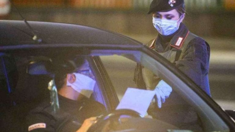 Coronavirus, autocertificazione per gli spostamenti a Natale? Ecco quando è necessaria Coronavirus, autocertificazione per gli spostamenti a Natale? Ecco quando è necessaria