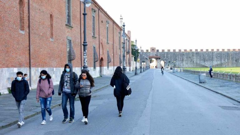 Coronavirus, 12 comuni in zona rossa per boom di contagi: ecco cosa è successo in Basilicata