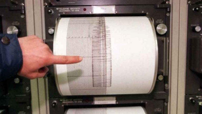 Nuovo terremoto nella zona dei Campi Flegrei, avvertito dalla popolazione ma c’è una buona notizia: ecco cosa sta succedendo