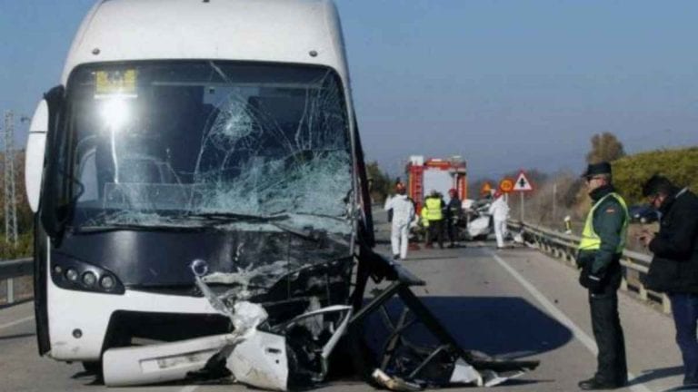 Incidente coinvolge autobus in Bangladesh: ci sono almeno 6 morti e 15 feriti. Ecco cosa è successo Incidente coinvolge autobus in Bangladesh: ci sono almeno 6 morti e 15 feriti. Ecco cosa è successo