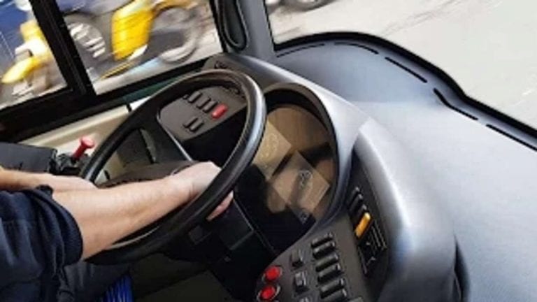 Tragedia a Genova, è morto il neonato rimasto schiacciato sull’autobus dopo una frenata Tragedia a Genova, è morto il neonato rimasto schiacciato sull’autobus dopo una frenata