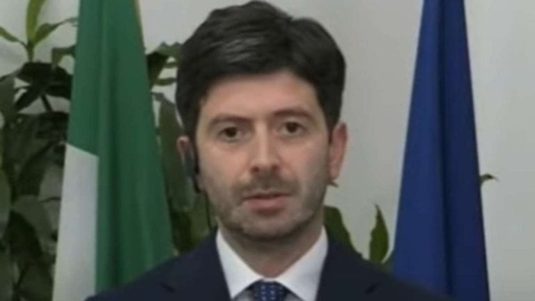 Coronavirus, Speranza: “variante del virus più rapida ma non più pericolosa”. Le importanti dichiarazioni Coronavirus, Speranza: “variante del virus più rapida ma non più pericolosa”. Le importanti dichiarazioni