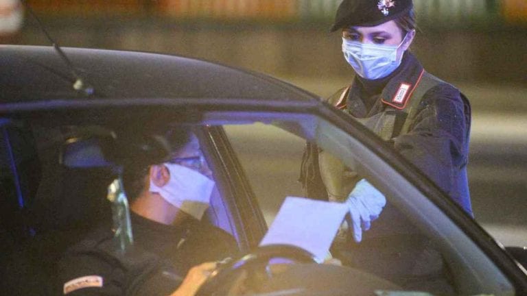 Coronavirus, autocertificazione per Pasqua e Pasquetta 2021: ecco come scaricarla e compilarla Coronavirus, autocertificazione per Pasqua e Pasquetta 2021: ecco come scaricarla e compilarla