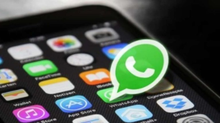 WhatsApp, se lo usi per lavoro stai commettendo un grosso errore: ecco perchè