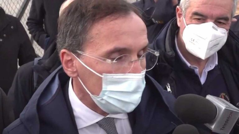 Dpcm Natale, Boccia: “Sbagliato ipotizzare cenone, tra venerdì e sabato nuova stretta” Dpcm Natale, Boccia: “Sbagliato ipotizzare cenone, tra venerdì e sabato nuova stretta”