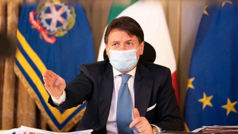 Coronavirus, Conte annuncia le misure per le feste: ecco tutti i divieti e cosa si potrà fare Coronavirus, Conte annuncia le misure per le feste: ecco tutti i divieti e cosa si potrà fare