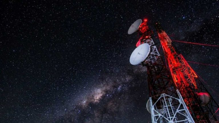 Una misteriosa fonte vicina al centro galattico sta inviando segnali radio