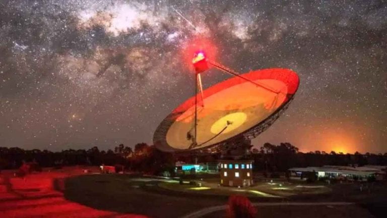 Segnale radio misterioso giunto da Proxima Centauri: esiste vita aliena? Cosa ne pensano gli scienziati