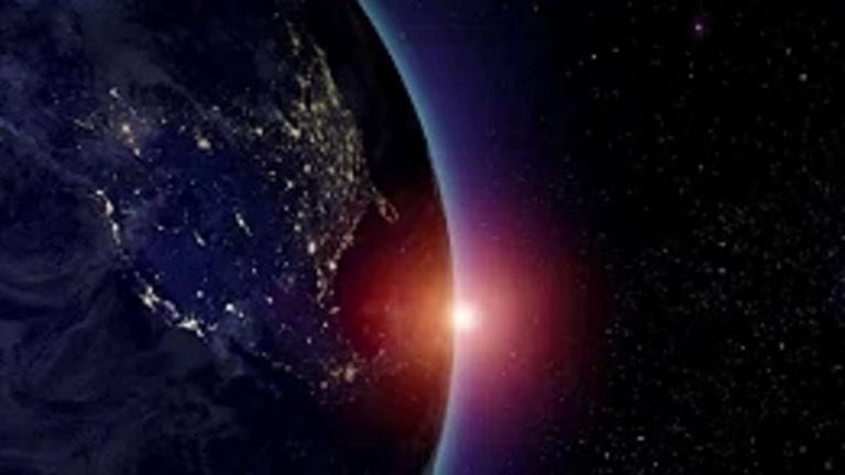 Arriva il “bacio” tra la Luna, Venere e Saturno: ecco come vedere lo spettacolare evento astronomico Arriva il “bacio” tra la Luna, Venere e Saturno: ecco come vedere lo spettacolare evento astronomico