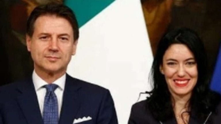 Covid-19, Recovery plan, ci saranno 10 miliardi alla scuola, annuncio di Conte e Azzolina, i dettagli Covid-19, Recovery plan, ci saranno 10 miliardi alla scuola, annuncio di Conte e Azzolina, i dettagli