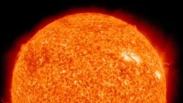 Gli scienziati potrebbero aver effettuato prima osservazione completa di un “nanoflare” dal nostro sole, i dettagli