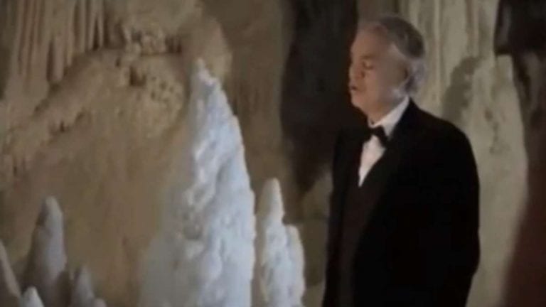 Concerto di Natale Andrea Bocelli dalle grotte di Frasassi oggi, venerdì 25 dicembre 2020, scaletta, orario tv e info diretta streaming – Meteo Concerto di Natale Andrea Bocelli dalle grotte di Frasassi oggi, venerdì 25 dicembre 2020, scaletta, orario tv e info diretta streaming – Meteo