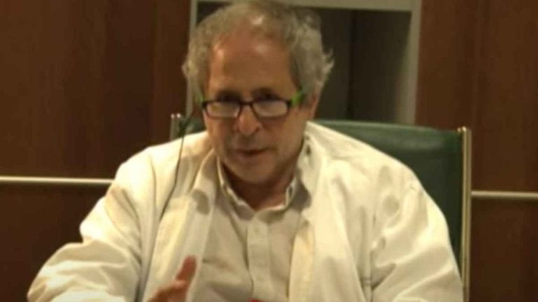 Coronavirus, Crisanti invoca il lockdown duro: “Facciamolo ora o le varianti complicheranno il piano vaccinale” Coronavirus, Crisanti invoca il lockdown duro: “Facciamolo ora o le varianti complicheranno il piano vaccinale”