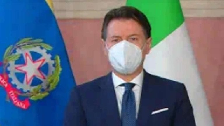 Coronavirus, il governo valuta nuove misure restrittive: dal 7 al 15 gennaio ipotesi divieto di spostamento tra regioni. Ecco tutti i dettagli Coronavirus, il governo valuta nuove misure restrittive: dal 7 al 15 gennaio ipotesi divieto di spostamento tra regioni. Ecco tutti i dettagli