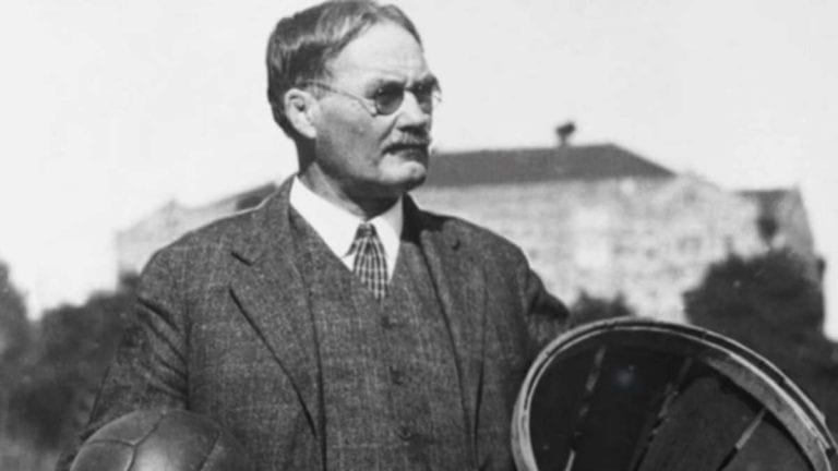 James Naismith, ecco chi era e perché oggi Google ha dedicato un Doodle all’inventore del gioco del basket James Naismith, ecco chi era e perché oggi Google ha dedicato un Doodle all’inventore del gioco del basket