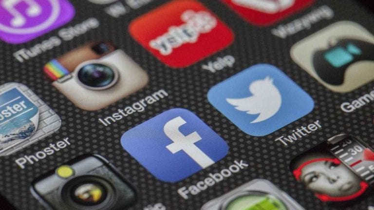 Instagram, ritorno al passato: i Mi Piace di nuovo visibili. Con una differenza Instagram, ritorno al passato: i Mi Piace di nuovo visibili. Con una differenza