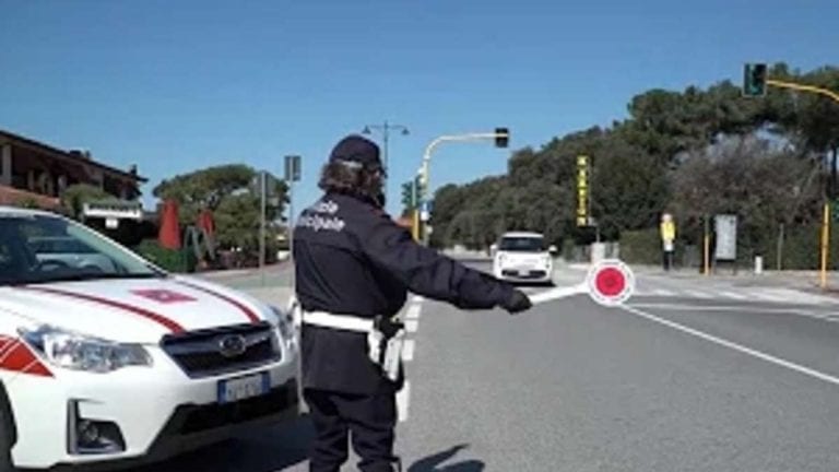 Coronavirus, si va verso la proroga del divieto di spostamento tra regioni? Ecco le ultime novità