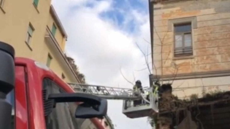 Napoli, paura per il crollo della facciata della chiesa Santa Maria del Rosario alle Pigne a Piazza Cavour, tutti i dettagli Napoli, paura per il crollo della facciata della chiesa Santa Maria del Rosario alle Pigne a Piazza Cavour, tutti i dettagli