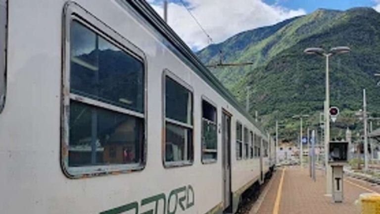 Sciopero treni, confermato lo sciopero Trenord del 24 gennaio 2021, info e orari: corse a rischio in Lombardia | Meteo Sciopero treni, confermato lo sciopero Trenord del 24 gennaio 2021, info e orari: corse a rischio in Lombardia | Meteo