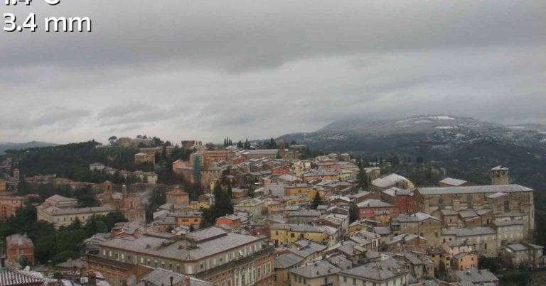 METEO – INVERNO senza tregua in ITALIA con la NEVE arrivata anche a PERUGIA, le previsioni per la settimana METEO – INVERNO senza tregua in ITALIA con la NEVE arrivata anche a PERUGIA, le previsioni per la settimana