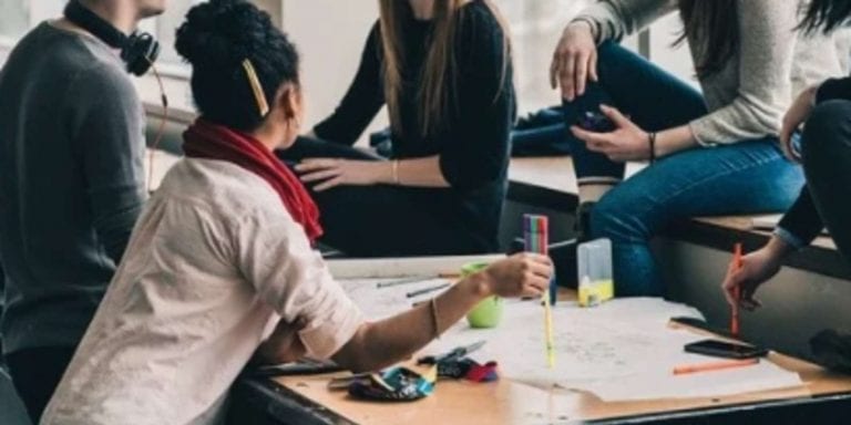 Scuole e Covid, dopo Pasqua di tornerà in classe a Milano: ecco cosa accadrà in caso di contagi Scuole e Covid, dopo Pasqua di tornerà in classe a Milano: ecco cosa accadrà in caso di contagi