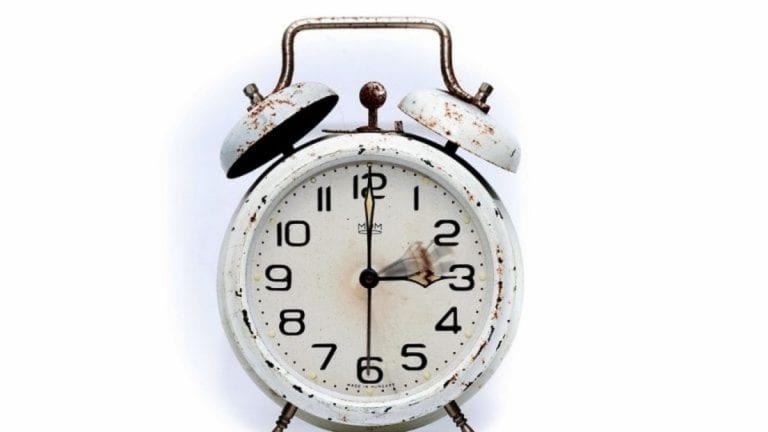 Ora legale 2021, ecco quando e come spostare le lancette dell’orologio. La decisione dell’Italia sul cambio orario definitivo