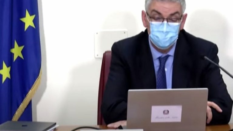 Covid, Brusaferro (ISS) non ha dubbi: “Le varianti sostituiranno il vecchio virus in poche settimane”