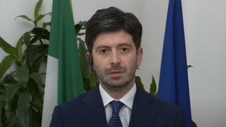 Covid e scuola: ecco il piano per vaccinare tutti gli studenti prima del rientro in classe Covid e scuola: ecco il piano per vaccinare tutti gli studenti prima del rientro in classe